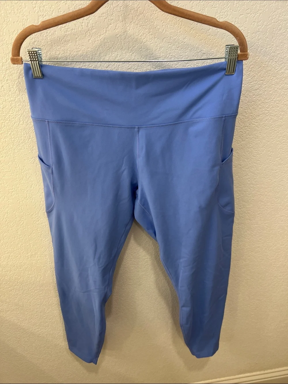 Nike womans Light Blue Capri Leggings with Side Pockets